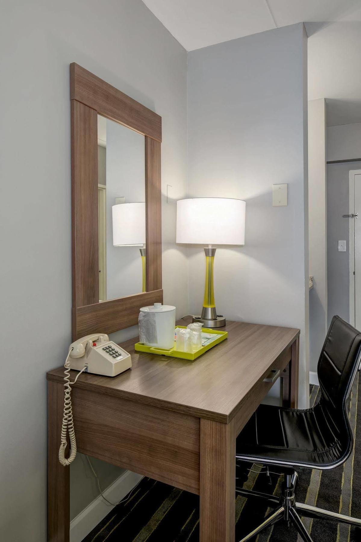 Americana Hotel Arlington Bagian luar foto
